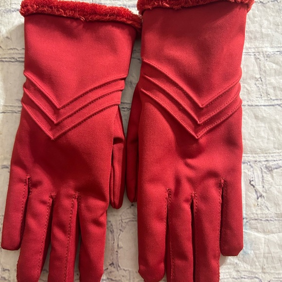 ISOTONER POLYESTER SPANDEX RED WITH FLEECE LINING WOMEN’S GLOVES SIZE L/XL - Picture 3 of 7